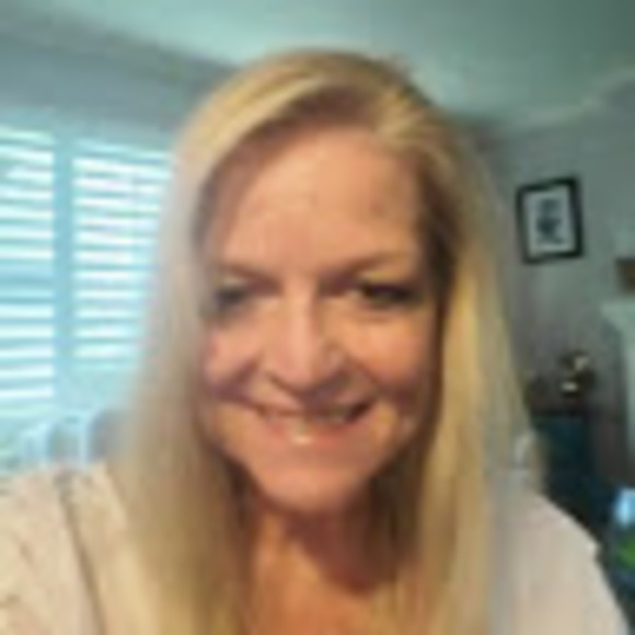 Meet your Posher, Cindi - Picture 1 of 1